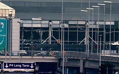 A picture taken on March 22, 2016 shows a Belgian police vehicle driving past passengers who are evacuating the Brussels Airport of Zaventem after twin blasts the airport terminal, killing 15 and injuring dozens of others earlier that day. (AFP / Belga / Jonas Roosens) A picture taken on March 22, 2016 shows a Belgian police vehicle driving past passengers who are evacuating the Brussels Airport of Zaventem after twin blasts the airport terminal, killing 15 and injuring dozens of others earlier that day. (AFP / Belga / Jonas Roosens)