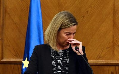 EU foreign policy chief Federica Mogherini cries during a joint press conference with Jordanian Foreign Minister in the capital Amman, on March 22, 2016, upon receiving the news about a string of explosions that rocked Brussels airport and a city metro station. (str / AFP)