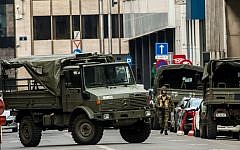 Soldiers block the access to roads close to Maalbeek metro station in Brussels on March 22, 2016. (AFP / PHILIPPE HUGUEN)
