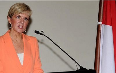 Australian Foreign Minister Julie Bishop talks to journalists during a press conference in Nusa Dua, Bali, March 23, 2016. (AFP/SONNY TUMBELAKA)