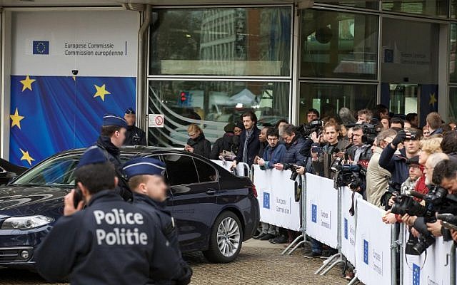 Members of the press gathering at the headquarters of the European Commission on March 23, 2016 in Brussels, a day after blasts hit the Belgian capital. (AFP / BELGA / NICOLAS MAETERLINCK) Members of the press gathering at the headquarters of the European Commission on March 23, 2016 in Brussels, a day after blasts hit the Belgian capital. (AFP / BELGA / NICOLAS MAETERLINCK)