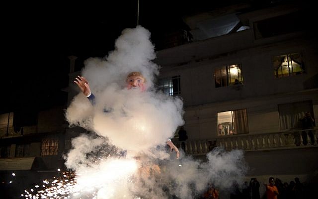 Mexicans set fire to an effigy of US Republican presidential candidate Donald Trump on March 26, 2016 in Mexico City during Holy Week celebrations (AFP/Yuri Cortez) Mexicans set fire to an effigy of US Republican presidential candidate Donald Trump on March 26, 2016 in Mexico City during Holy Week celebrations (AFP/Yuri Cortez)