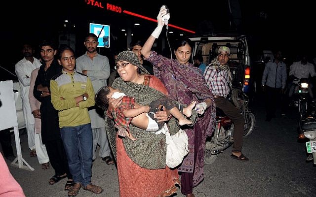 Pakistani relatives bring an injured child to the hospital in Lahore on March 27, 2016, after at least 56 people were killed and more than 200 injured when an apparent suicide bomb ripped through the parking lot of a crowded park in the Pakistani city of Lahore where Christians were celebrating Easter. (AFP/ARIF ALI) Pakistani relatives bring an injured child to the hospital in Lahore on March 27, 2016, after at least 56 people were killed and more than 200 injured when an apparent suicide bomb ripped through the parking lot of a crowded park in the Pakistani city of Lahore where Christians were celebrating Easter. (AFP/ARIF ALI)
