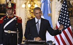 US President Barack Obama gestures as he speaks during a joint press conference with Argentinian President Mauricio Macri at the Casa Rosada presidential palace in Buenos Aires on March 23, 2016. (AFP / POOL / DAVID FERNANDEZ)