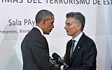US President Barack Obama (L) and Argentinian President Mauricio Macri shake hands in Buenos Aires on March 24, 2016 NICHOLAS KAMM / AFP)