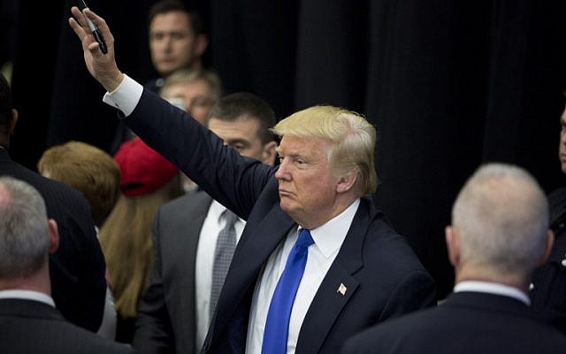 Republican presidential candidate Donald Trump waves to the crowd after a rally March 1, 2016 in Louisville, Kentucky. (Aaron P. Bernstein/Getty Images/AFP)