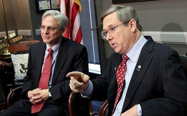 US Sen. Mark Kirk (R-IL) (R) meets with Supreme Court nominee Merrick Garland (L) in Kirk's office on Capitol Hill March 29, 2016 in Washington, DC. (Win McNamee/Getty Images/AFP) US Sen. Mark Kirk (R-IL) (R) meets with Supreme Court nominee Merrick Garland (L) in Kirk's office on Capitol Hill March 29, 2016 in Washington, DC. (Win McNamee/Getty Images/AFP)