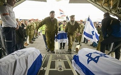 IDF soldiers load caskets carrying the bodies of three Israelis killed in a suicide bombing a day earlier in Istanbul onto an IDF airplane on Sunday, March 20, 2016 (IDF Spokesman)