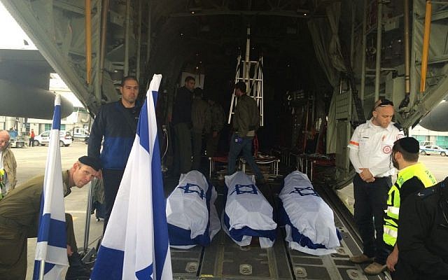 The bodies of three Israelis killed in a suicide bombing in Istanbul lie in caskets on the cargo ramp of an IDF airplane on Sunday, March 20, 2016 (Foreign Ministry)