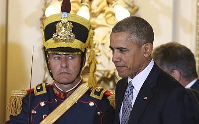 An honor guard looks at US President Barack Obama as he enters the government house in Buenos Aires, Argentina, Wednesday, March 23, 2016 (David Fernandez/Pool Photo via AP)