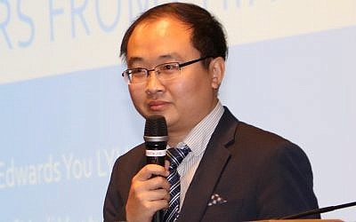 Liu Yiu Edwards (Ronen Machlev)