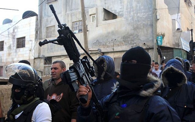 Palestinian gunmen march during a rally at the Qalandia refugee camp on November 16, 2013. (Issam Rimawi/Flash90)