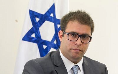 Likud MK Oren Hazan holds a press conference in the Knesset on October 12, 2015. (Miriam Alster/FLASH90)
