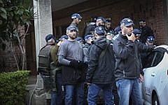 Israeli security forces search for the gunman after a shooting attack at a pub in central Tel Aviv, on Friday, January 1, 2016. (Esther Rubyan/Flash90)
