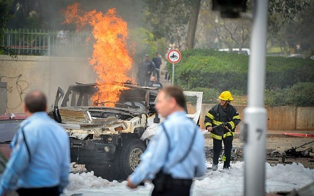 Police and firefighters at the scene where Avner Mayo was killed in a car-bomb attack in northeastern Tel Aviv, March 13, 2016. (Flash90) Police and firefighters at the scene where Avner Mayo was killed in a car-bomb attack in northeastern Tel Aviv, March 13, 2016. (Flash90)