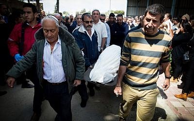 Thousands attend the funeral of Simcha Damri in Dimona on March 21, 2016. Damri was one of the four victims killed in a suicide bombing attack allegedly carried out by an ISIS member in Istanbul. (Flash90)