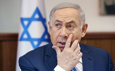 Prime Minister Benjamin Netanyahu leads the weekly cabinet meeting at his office in Jerusalem on Sunday, March 27, 2016 (Marc Israel Sellem/POOL)