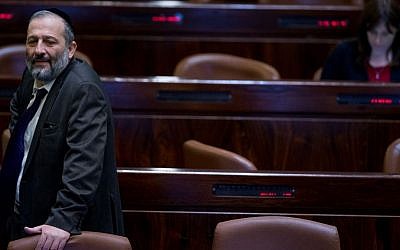 Interior Minister Aryeh Deri in the Knesset plenum on March 28, 2016. (Yonatan Sindel/Flash90)