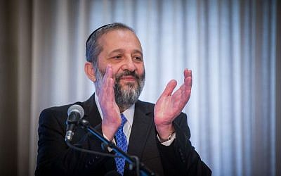 Aryeh Deri gives a statement to the media during a conference at the Ramada hotel in Jerusalem, on March 30, 2016. (Yonatan Sindel/Flash90)
