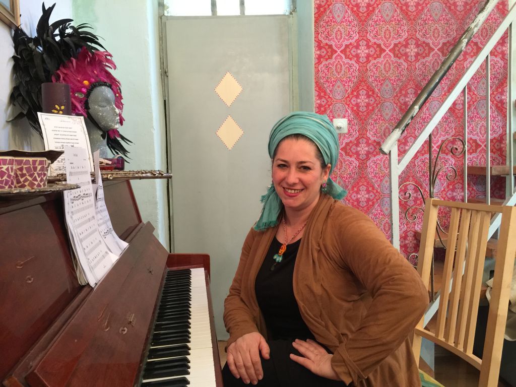 Ricka Razel Van-Leeuwen, the latest Razel sibling to join the musical fray (Jessica Steinberg/Times of Israel) Ricka Razel Van-Leeuwen, the latest Razel sibling to join the musical fray (Jessica Steinberg/Times of Israel)
