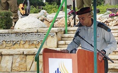 Lt.-Col. Yosse Shemesh speaks during the annual ceremony for soldiers whose burial places are unknown on Jerusalem's Mount Herzl military cemetery on March 17, 2016. (Judah Ari Gross/Times of Israel) 