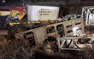 Derailed cars following a train crash in Dimona, March 15, 2016 (Israel Police spokesperson)