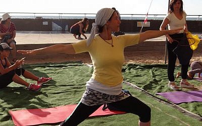 Suzi Zettel leads a yoga class (Courtesy)