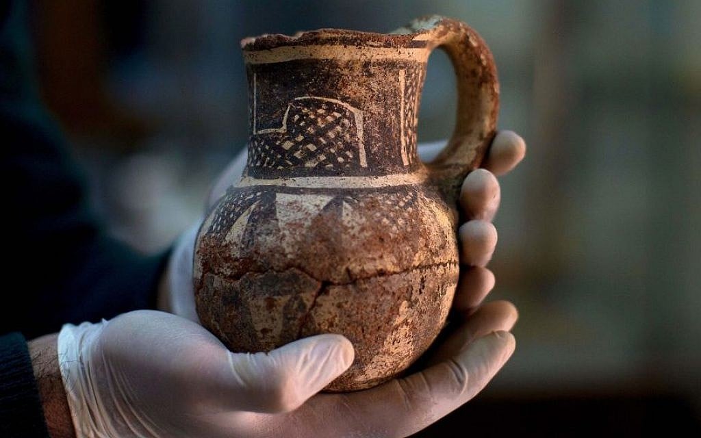 Jihad Abu Kahrlah, an archaeologist at Syria's National Museum, holds an artifact delivered from the Daraa Museum to Damascus, Syria, February 23, 2016. (AP Photo/Hassan Ammar)