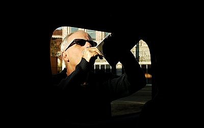 Yigal Sarna pictured in in Tel Aviv in 2007. (Flash90)