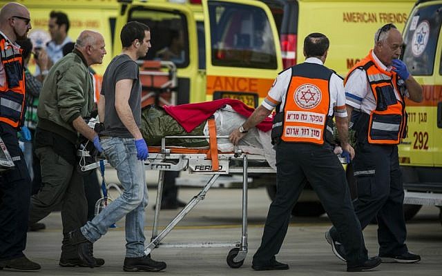 An Israeli wounded in the Istanbul terror attack arrives in Israel, on March 20, 2016. (Hadas Parush/FLASH90)