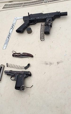 Two guns and a knife uncovered by soldiers on the persons of three Palestinians who carried out attacks outside Kiryat Arba on Monday morning, March 14, 2016 (IDF spokesperson)
