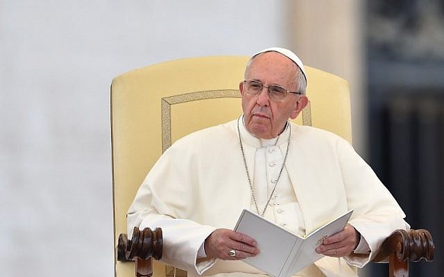 Pope Francis leads a prayer vigil at St. Peter's Square in the Vatican, April 2, 2016. (AFP/Vincenzo Pinto)