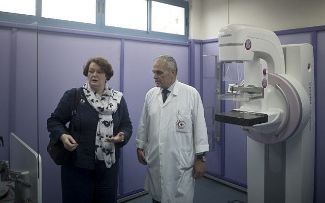 Philippa Whitford (L), an MP for Central Ayrshire in Scotland and a breast cancer expert, visits al-Ahli Hospital with its medical director Doctor Maher Ayyad in Gaza City on April 5, 2016. (AFP Photo/Mahmud Hams) Philippa Whitford (L), an MP for Central Ayrshire in Scotland and a breast cancer expert, visits al-Ahli Hospital with its medical director Doctor Maher Ayyad in Gaza City on April 5, 2016. (AFP Photo/Mahmud Hams)