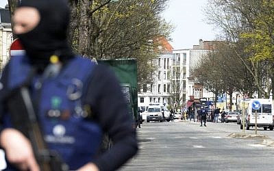 Illustrative photo of a Belgian police officers standing guard in a street in Etterbeek, Brussels, on April 9, 2016, as part of the investigation into the November 13, 2015, Paris attacks in which 130 died; and the March 22, 2016, attacks in Brussels, which left 32 dead. (AFP/Thierry Charlier)