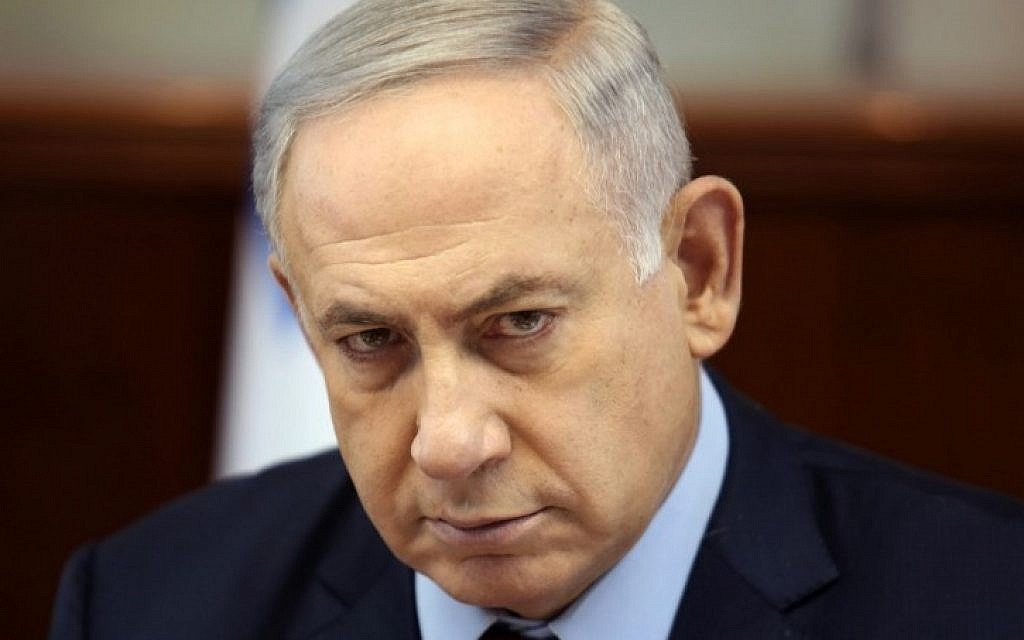 Prime Minister Benjamin Netanyahu looks on as he opens the weekly cabinet meeting at his Jerusalem's office on April 10, 2016.  (AFP PHOTO / POOL / GALI TIBBON)