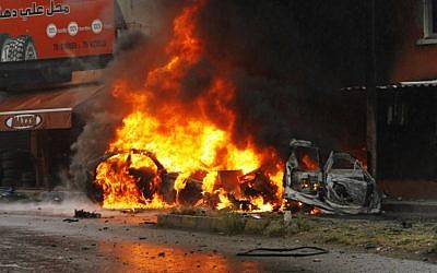 Flames engulf the wreckage of a car following a bomb explosion in southern Lebanese port city of Sidon on April 12, 2016. (AFP PHOTO / MAHMOUD ZAYYAT)