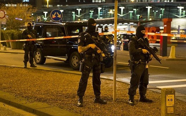 Dutch policemen stand guard by a cordoned off area outside Amsterdam's Schiphol Airport late on April 12, 2016, after it was partially evacuated following a security alert, and a person was one arrested, according to official sources. (AFP/ ANP / Michel van Bergen) Dutch policemen stand guard by a cordoned off area outside Amsterdam's Schiphol Airport late on April 12, 2016, after it was partially evacuated following a security alert, and a person was one arrested, according to official sources. (AFP/ ANP / Michel van Bergen)