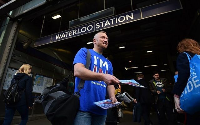 A campaigner with Britain Stronger in Europe, the official Remain campaign in June's EU referendum, hands out leaflets to commuters outside Waterloo Station in London on April 14, 2016. (AFP PHOTO/BEN STANSALL) A campaigner with Britain Stronger in Europe, the official Remain campaign in June's EU referendum, hands out leaflets to commuters outside Waterloo Station in London on April 14, 2016. (AFP PHOTO/BEN STANSALL)