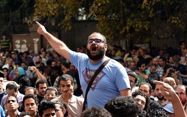 An Egyptian protester shouts slogans during a demonstration against a controversial deal to hand two islands in the Red Sea to Saudi Arabia on April 15, 2016 outside the Journalists' Syndicate in central Cairo. (AFP PHOTO / MOHAMED EL-SHAHED) An Egyptian protester shouts slogans during a demonstration against a controversial deal to hand two islands in the Red Sea to Saudi Arabia on April 15, 2016 outside the Journalists' Syndicate in central Cairo. (AFP PHOTO / MOHAMED EL-SHAHED)