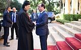 French President Francois Hollande (C-R) greets Lebanon's Cardinal Mar Bechara Boutros al-Rai (C-L), the Maronite Patriarch of Antioch and the Whole Levant, at the Residence des Pins (Pine Residence) on April 17, 2016 in Beirut. (AFP PHOTO / STEPHANE DE SAKUTIN)