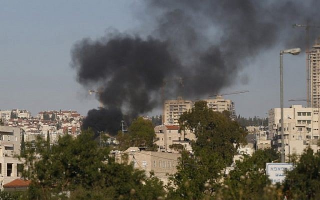 Smoke rises from a burning bus following an explosion in Jerusalem on April 18, 2016. (AFP/ AHMAD GHARABLI) Smoke rises from a burning bus following an explosion in Jerusalem on April 18, 2016. (AFP/ AHMAD GHARABLI)