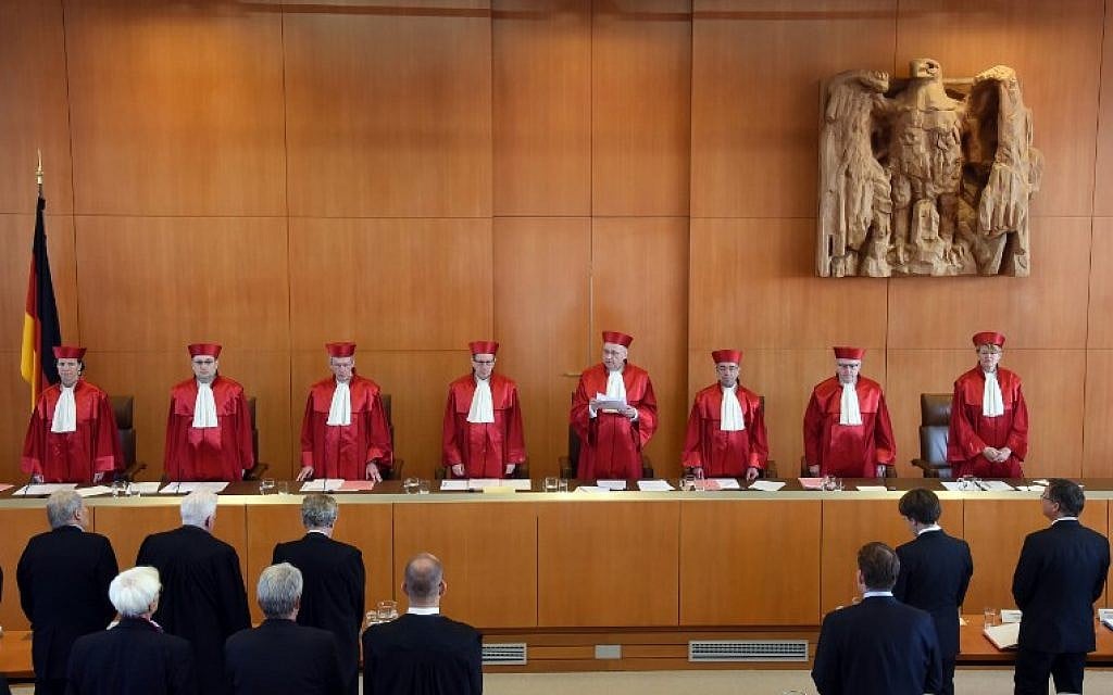 The German Federal Constitutional Court announces the judgment on an anti-terror law saying it violated privacy protections enshrined in the constitution, on April 20, 2016 in Karlsruhe.  (AFP / dpa / Uli Deck)