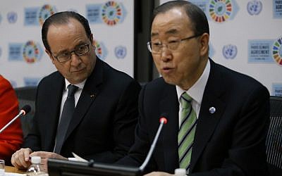 United Nations Secretary-General Ban Ki-moon speaks next to France's President Francois Hollande during a press conference at the United Nations after the Opening Ceremony of the High-Level Event for the Signature of the Paris Agreement April 22, 2016 in New York. (AFP PHOTO/KENA BETANCUR)
