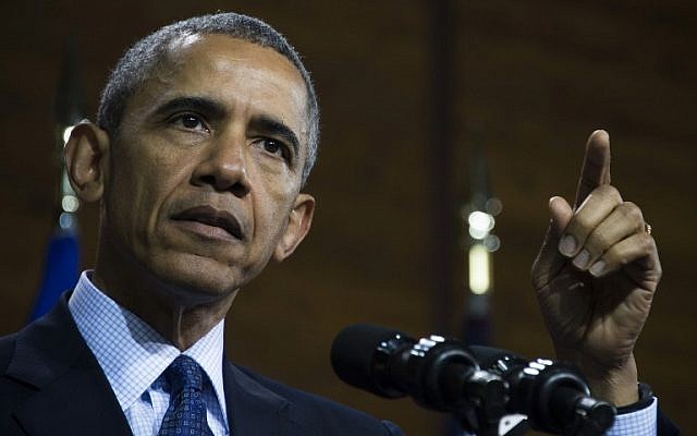 US President Barack Obama delivers remarks after touring the Hannover Messe Trade Fair in Hanover, Germany, April 25, 2016. (AFP PHOTO / Jim Watson)