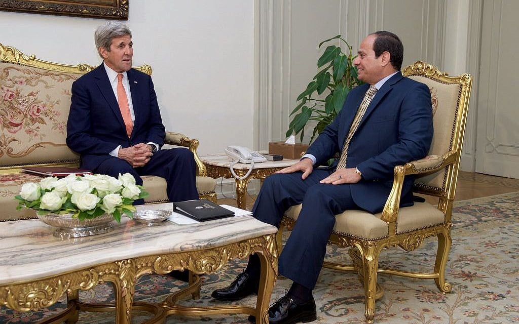 US Secretary of State John Kerry, left, meets with Egyptian president Abdel-Fattah el-Sissi in Cairo on April, 20, 2016. (US State Department)