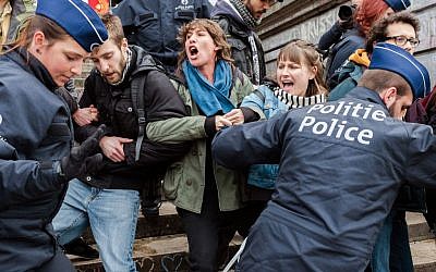 Police detain a group of people at the Place de la Bourse in Brussels, Belgium, April 2, 2016. (AP/Geert Vanden Wijngaert)