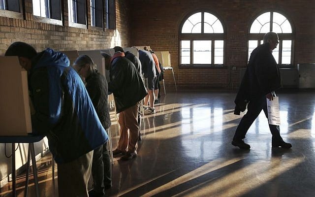 Wisconsin voters cast their ballots in the state's primary at the South Shore Park Pavilion, April 5, 2016, Milwaukee. (AP/Charles Rex Arbogast) Wisconsin voters cast their ballots in the state's primary at the South Shore Park Pavilion, April 5, 2016, Milwaukee. (AP/Charles Rex Arbogast)
