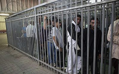 Palestinian workers wait to cross the checkpoint from the West Bank town of Ramallah to work in Israel on June 4, 2013. (Yonatan Sindel/Flash90)