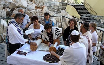 Prayer services at the pluralistic prayer pavilion at the Western Wall, on July 17, 2014. (Gershon Elinson/Flash90)