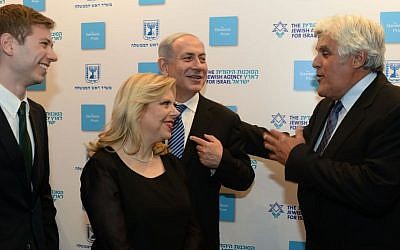 Yair Netanyahu (left) with his parents Prime Minister Benjamin Netanyahu and Sara Netanyahu, chat with US talk show host Jay Leno (right) at the Jerusalem Theater, on June 18, 2015. (Kobi Gideon/GPO)